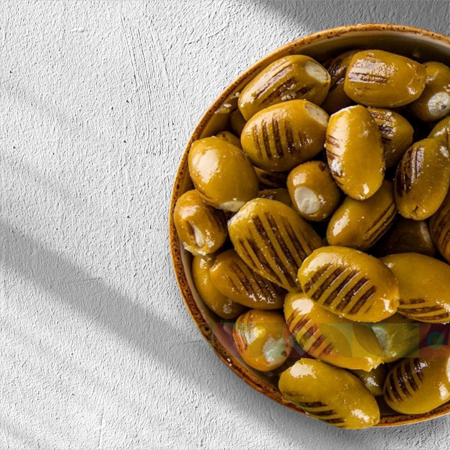 زيتون مشوي محشي لبنة